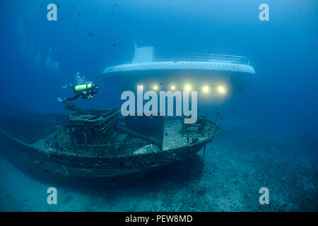 Der karthagische, Lahaina Wahrzeichen, wurde als eine künstliche Riff vor Lahaina, Maui, Hawaii im Dezember 2005 gesunken. Die Atlantis Submarine besucht den wrec Stockfoto