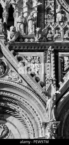 Dekorative Elemente aus der Fassade der Kathedrale von Siena in Italien Stockfoto