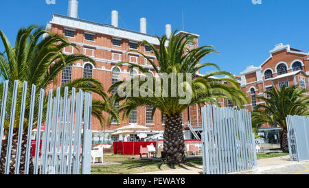 Landschaft Blick auf einer umgebauten Fabrik in Belém in Lissabon, Portugal Stockfoto