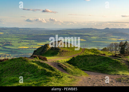 Blick von der Wrekin, in der Nähe von Telford, Shropshire, England, Großbritannien - Blick nach Süden über kleine Hügel in Richtung Eyton Stockfoto