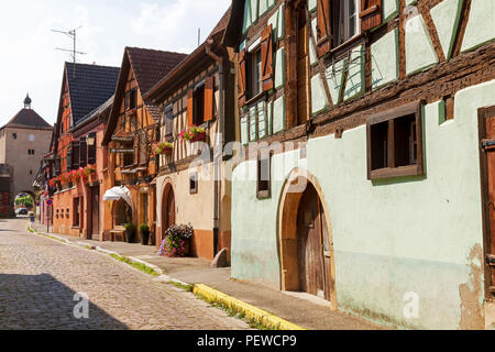 Bunte Straße in Turckheim, Elsass, Frankreich. Stockfoto