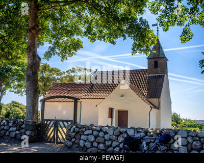 Die sehr kleine Kirche auf Hjarnoe Insel in Jütland, Dänemark Stockfoto