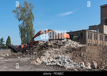 Umbau und teilweisen Abriss eines alten, ehemaligen Papierfabrik. Stockfoto