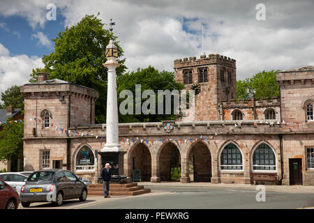 UK, Cumbria, Eden Valley, Appleby, Low Cross und 1811 Klöster außerhalb St Lawrence's Kirche Stockfoto