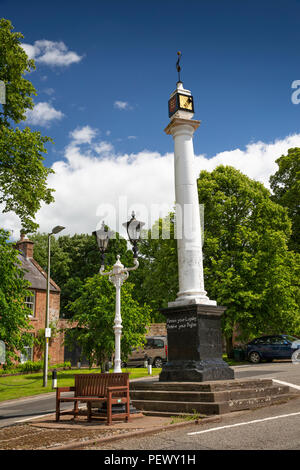 UK, Cumbria, Eden Valley, Appleby, hohe Kreuz außerhalb der Burg Eingang Stockfoto