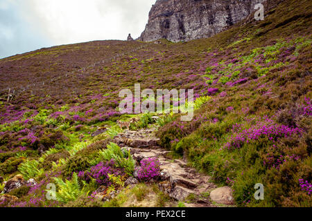 Quiraing Wanderweg Landschaft auf der Insel Skye Schottland Natur erleben Hebriden Insel Stockfoto