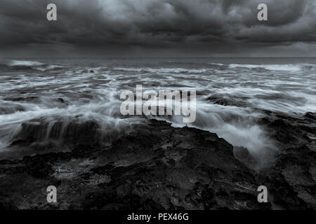 Lange Belichtung eines stürmischen Tag und Meere in Perth, Western Australia Stockfoto