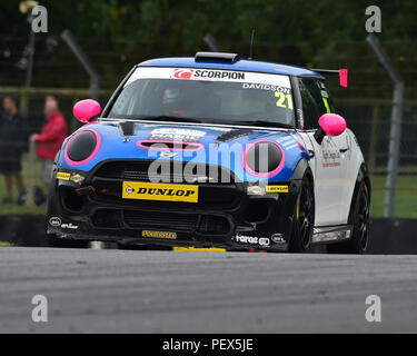Jack Davidson, Mini JCW F56, Mini Challenge, DTM-Rennen treffen, Deutsche Tourenwagen Masters, Grand Prix Circuit, Brands Hatch, Kent, England, 11 12 t Stockfoto
