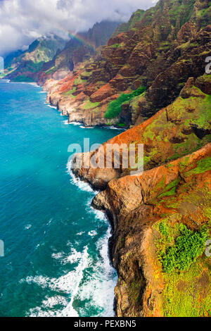 Der Na Pali Küste (Antenne), Napali Coast Wilderness State Park, Kauai, Hawaii USA Stockfoto