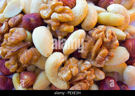 Muttern Mischung Haselnüsse Mandeln Nüsse Cashew auf einem Haufen - Wiev flach Stockfoto