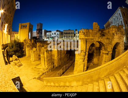 Das römische Amphitheater von Lecce. Traditionelle Ruinen der historischen Stadt Architektur in Apulien - Italien Stockfoto