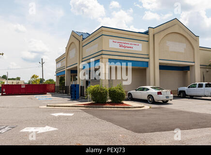 HICKORY, NC, USA-15 August 18: Zuletzt geleert Rite-Aid speichern, die Sie durch Walgreens gekauft. "Ihre Verordnungen sind jetzt bei Walgreens." Stockfoto