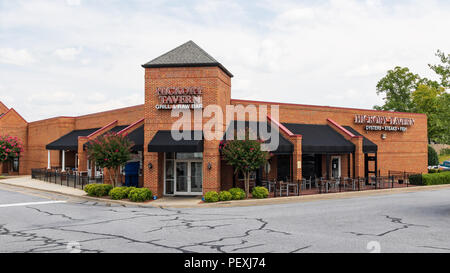 HICKORY, NC, USA-15 AUGUST Hickory Tavern ist eine kleine Kette von Restaurants in North und South Carolina, Tennessee und Alabama. Stockfoto