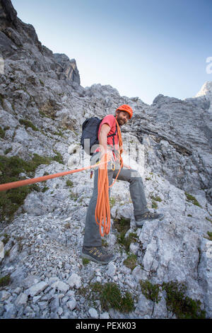 Bergführer während der Besteigung des Triglav, Slowenien Stockfoto