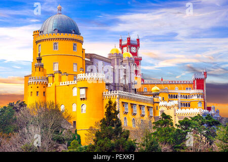 Beeindruckende Pena Palast in Sintra, in der Nähe von Lisbona, Portugal. Stockfoto