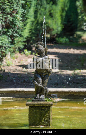 Springbrunnen am Melbourne Halle und Gärten, Derbyshire, Großbritannien Stockfoto