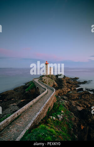Sonnenuntergang auf Diable Lighthouse, Bretagne, Frankreich Stockfoto