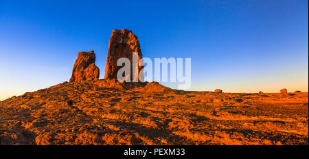 Beeindruckende Vulkanlandschaft über Sonnenuntergang, Roque de Nublo, Gran Canaria, Spanien. Stockfoto