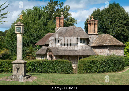 Blaise Hamlet, eine Gruppe von 9 Cottages, Besoldungsgruppe 1 aufgeführten, im Henbury, Bristol, UK. Sie wurden von John Nash entworfen und 1809 für Rentner gebaut Stockfoto