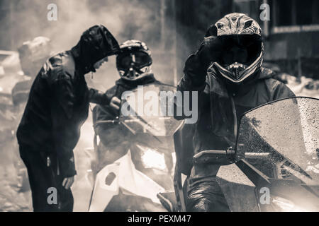 Männer auf Motorschlitten, Whistler, British Columbia, Kanada Stockfoto