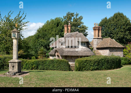 Blaise Hamlet, eine Gruppe von 9 Cottages, Besoldungsgruppe 1 aufgeführten, im Henbury, Bristol, UK. Sie wurden von John Nash entworfen und 1809 für Rentner gebaut Stockfoto