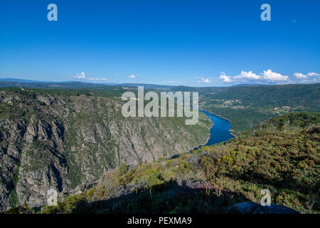 Blick von der Cañon del Río Sil Fluss in der Ribeira Sacra in der Provinz Ourense, Galizien Stockfoto