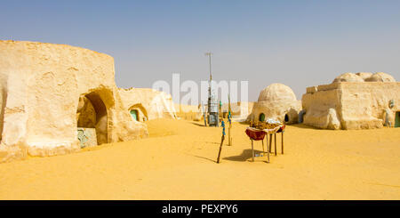Abgebrochene Sätze für den Star Wars Film steht noch in der Tunesischen Wüste in der Nähe von Tozeur, Afrika Stockfoto