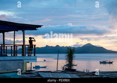 Insel Flores in Indonesien ist das Tor zum Komodo National Park, der für seine fleischfressenden Komodo Drachen und Gewässern wimmelt es von Leben im Meer bekannt. Stockfoto