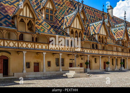 Der Hospices de Beaune oder Hotel-Dieu de Beaune, einem mittelalterlichen Krankenhaus in der Stadt Beaune in der Region Burgund in Frankreich. Im Jahre 1443 gegründet, ich Stockfoto