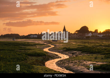 Sonnenuntergang über Bosham Hafen Landschaft in West Sussex, UK, mit Kopie Raum Stockfoto