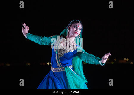 Neha Singh in den USA Premiere von "Yatra: Die Reise des Kathak", choreographiert von anuj Mishra und durchgeführt an der Batterie Dance Festival. Stockfoto