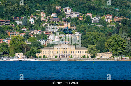 Die schöne Villa Olmo als von der Fähre aus gesehen, am Comer See, Lombardei, Italien. Stockfoto