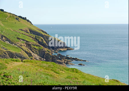 Ein Abschnitt des Südwestens Küstenweg in der Nähe von Hope Cove in South Hams Devon, Großbritannien Stockfoto