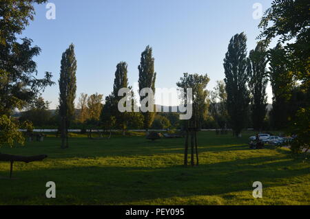 Teius Park in Karansebesch bei Sonnenuntergang Stockfoto