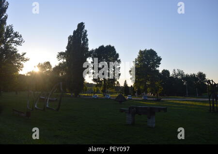 Teius Park in Karansebesch bei Sonnenuntergang Stockfoto