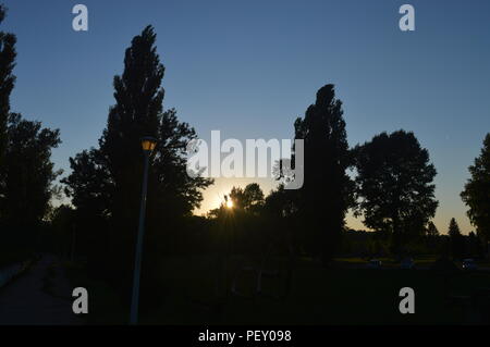 Teius Park in Karansebesch bei Sonnenuntergang Stockfoto