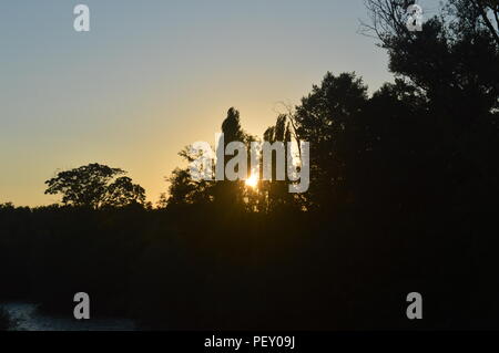 Teius Park in Karansebesch bei Sonnenuntergang Stockfoto