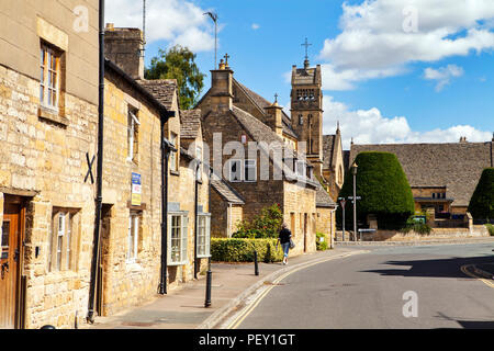 Chipping Campden, Großbritannien - 8 August 2018: Chipping Campden ist eine kleine Marktstadt im Cotswold District von Gloucestershire, England. Stockfoto