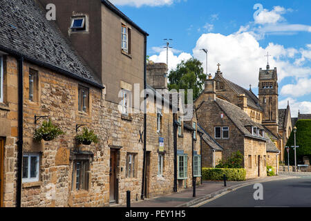 Chipping Campden, Großbritannien - 8 August 2018: Chipping Campden ist eine kleine Marktstadt im Cotswold District von Gloucestershire, England. Stockfoto