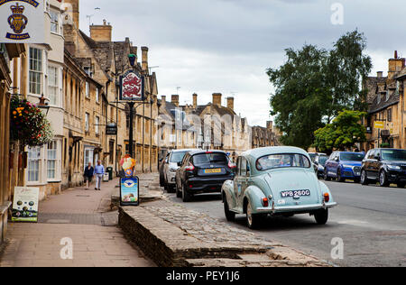 Chipping Campden, Großbritannien - 8 August 2018: Chipping Campden ist eine kleine Marktstadt im Cotswold District von Gloucestershire, England. Stockfoto