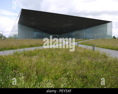 Hauptgebäude des Estnischen Nationalmuseums in Tartu (Estland) wurde auf einem ehemaligen sowjetischen Militärflugplatz buid Stockfoto