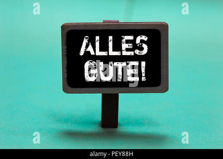 Text Zeichen zeigen alles Gute. Konzeptionelle Foto deutsche Übersetzung alles Gute zum Geburtstag oder anderen Anlässen Tafel grünen Hintergrund wichtig, Verwirrung Stockfoto