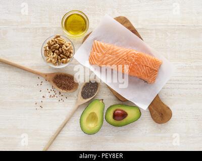 Lebensmittel, die einen hohen Gehalt an Omega 3, Studio gedreht. Stockfoto
