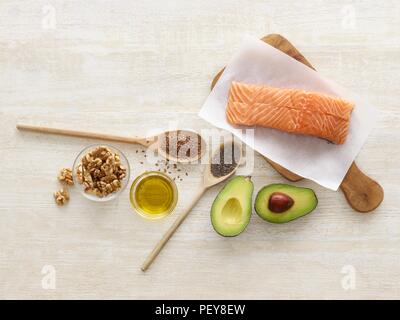 Lebensmittel, die einen hohen Gehalt an Omega 3, Studio gedreht. Stockfoto