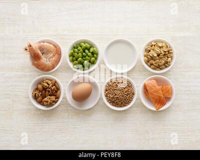 Allergenen Lebensmitteln in Schalen, noch Leben. Stockfoto