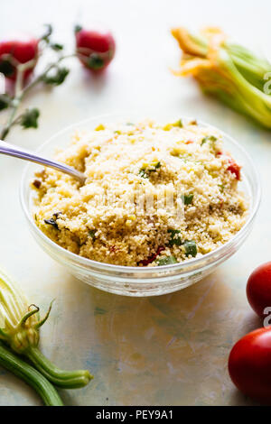 Marokkanischer Couscous mit Gemüse Stockfoto