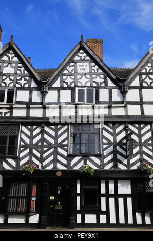 Das Tudor von Lichfield Cafe und Pub, auf Bohrung Street, in der City von Lichfield, Staffordshire, Großbritannien Stockfoto