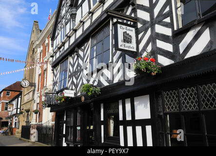 Das Tudor von Lichfield Cafe und Pub, auf Bohrung Street, in der City von Lichfield, Staffordshire, Großbritannien Stockfoto