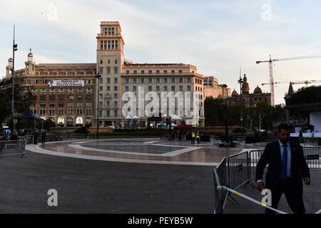 Barcelona, Spanien. 17 Aug, 2018. Proteste gegen die Anwesenheit des Königs in Katalonien. Credit: Miguel Lopez Mallach/Ukko Images/Pacific Press/Alamy leben Nachrichten Stockfoto