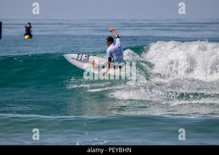 Eithan Osborne konkurrieren in der US Open des Surfens 2018 Stockfoto